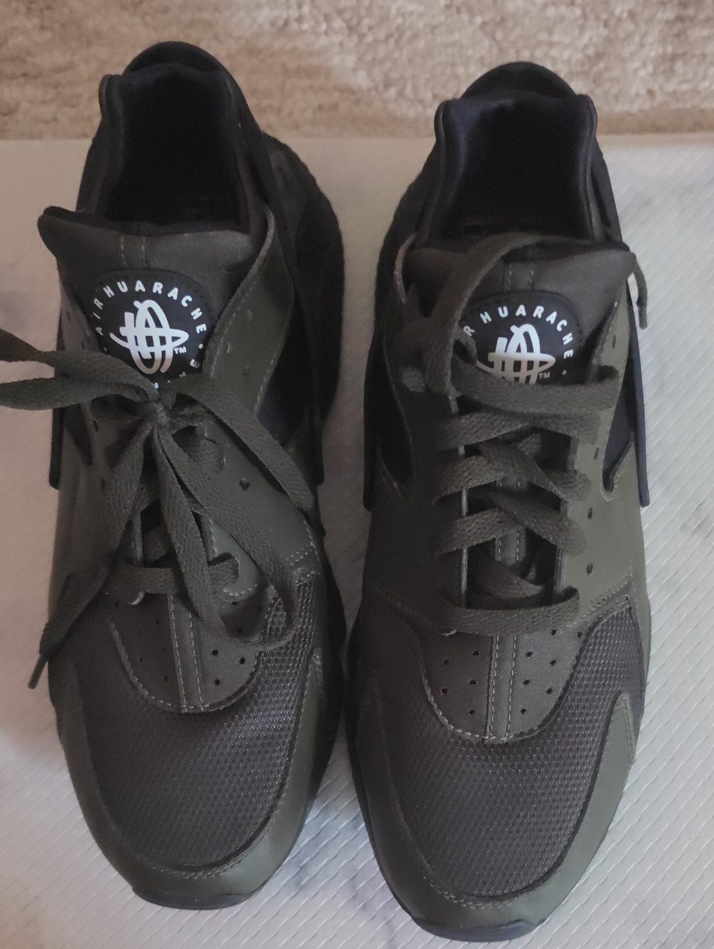 Nike Men’s Olive Green and Black Huarache Sneakers